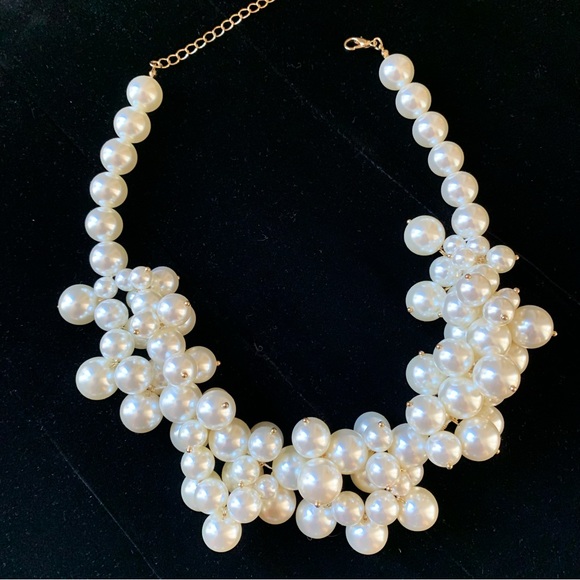 Faux Pearl Necklace - Picture 5 of 9